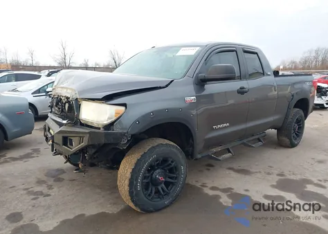 2013 Toyota Tundra Grade 5.7L V8 z USA, uszkodzony, nr VIN 5TFUY5F19DX288637